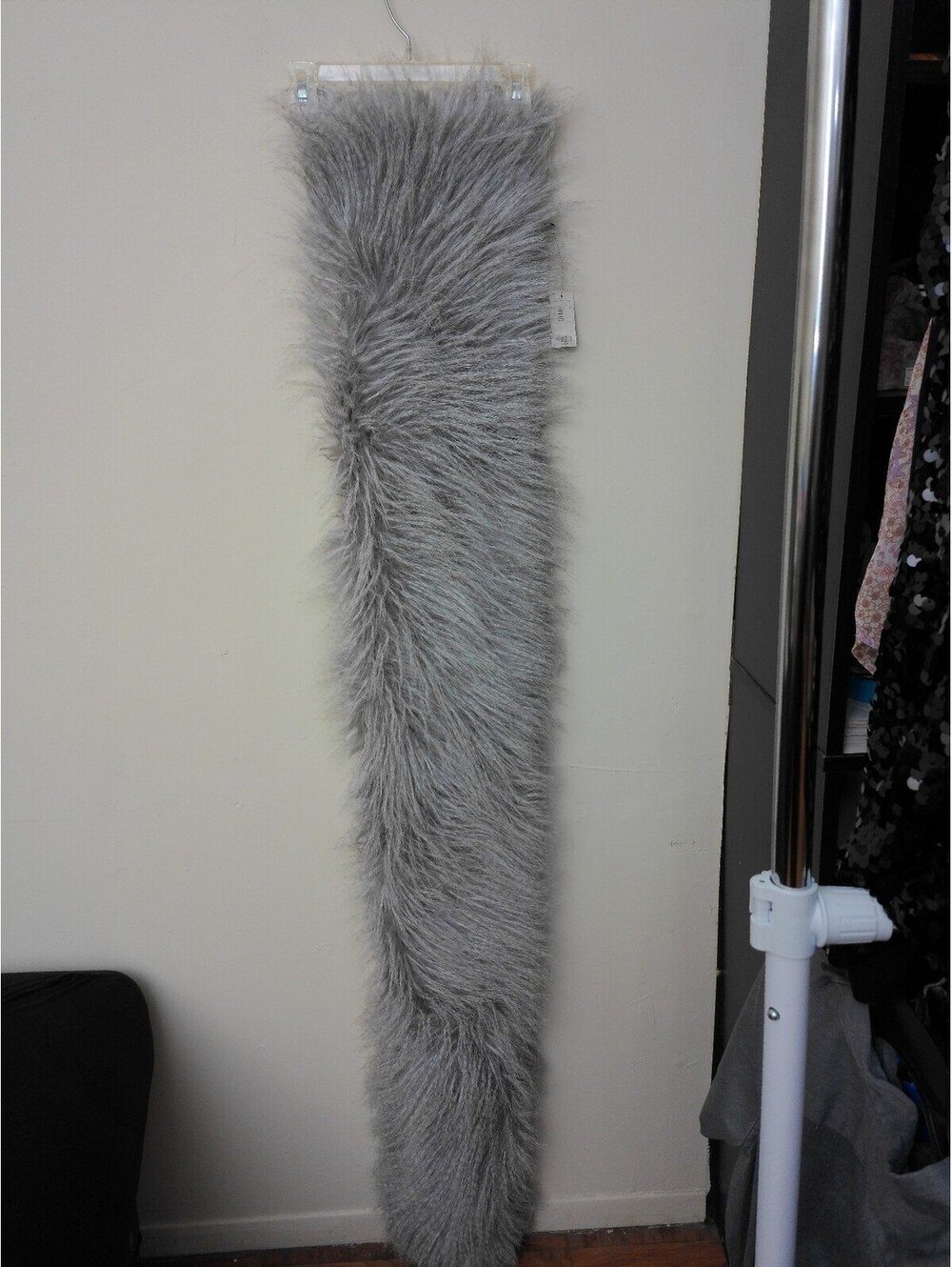 NWT‎ Faux Fur Stole Shawl Wrap Scarf Womens Gray Long Winter Glam Y2K Inspired